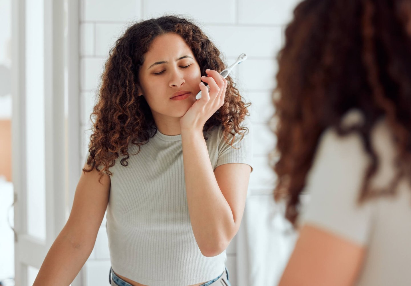 tooth pain due to broken dental crowns winter park